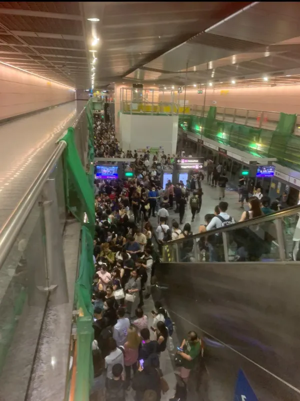 Hougang MRT Delay Sparks Frustration Among Commuters